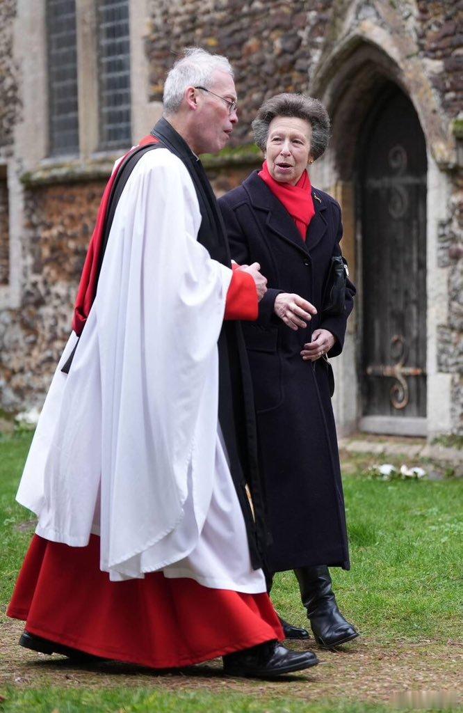 英国王室🇬🇧1月25日，查尔斯国王和卡米拉王后、安妮公主、蒂莫西·劳伦斯爵