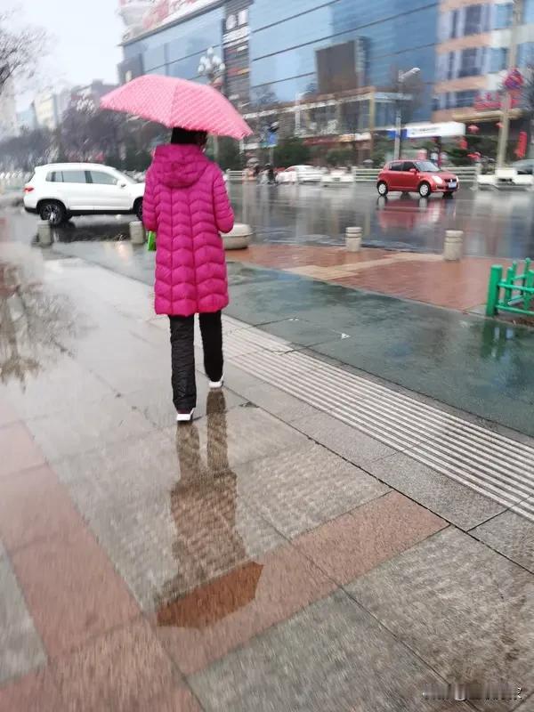 6亿阅读量的“陕西新一轮大范围降温雨雪将至”到底咋回事？想象一下，前几天还能穿着