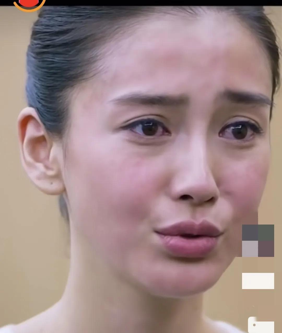 都吹杨颖多美多美，明明素颜这么普，就是一路人，街上比她漂亮的一抓一大把好吗？尤