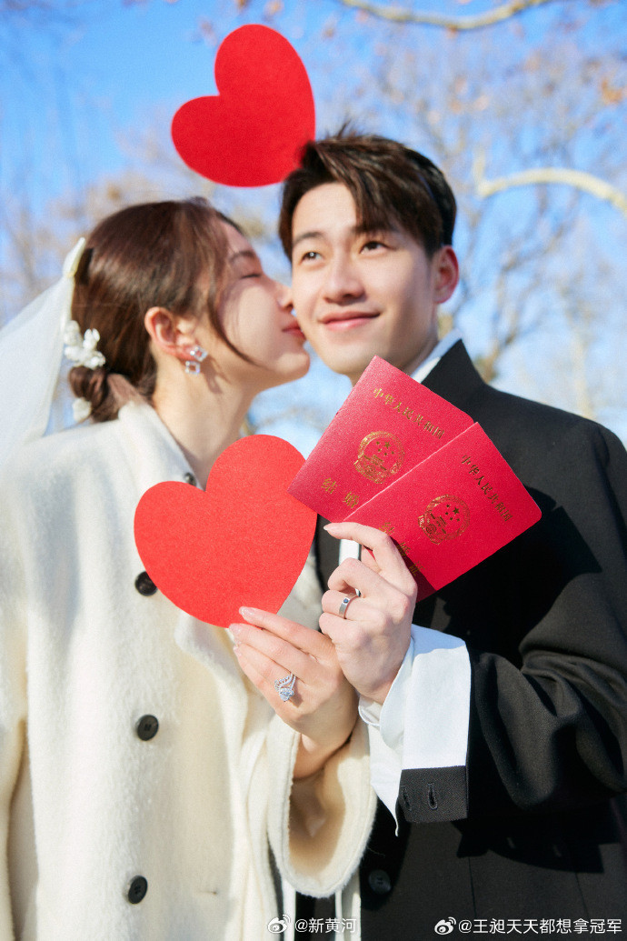 【#众运动员祝福王昶钱天一#】7日，官宣结婚：这个求婚戒指，我选了很久，代表我的