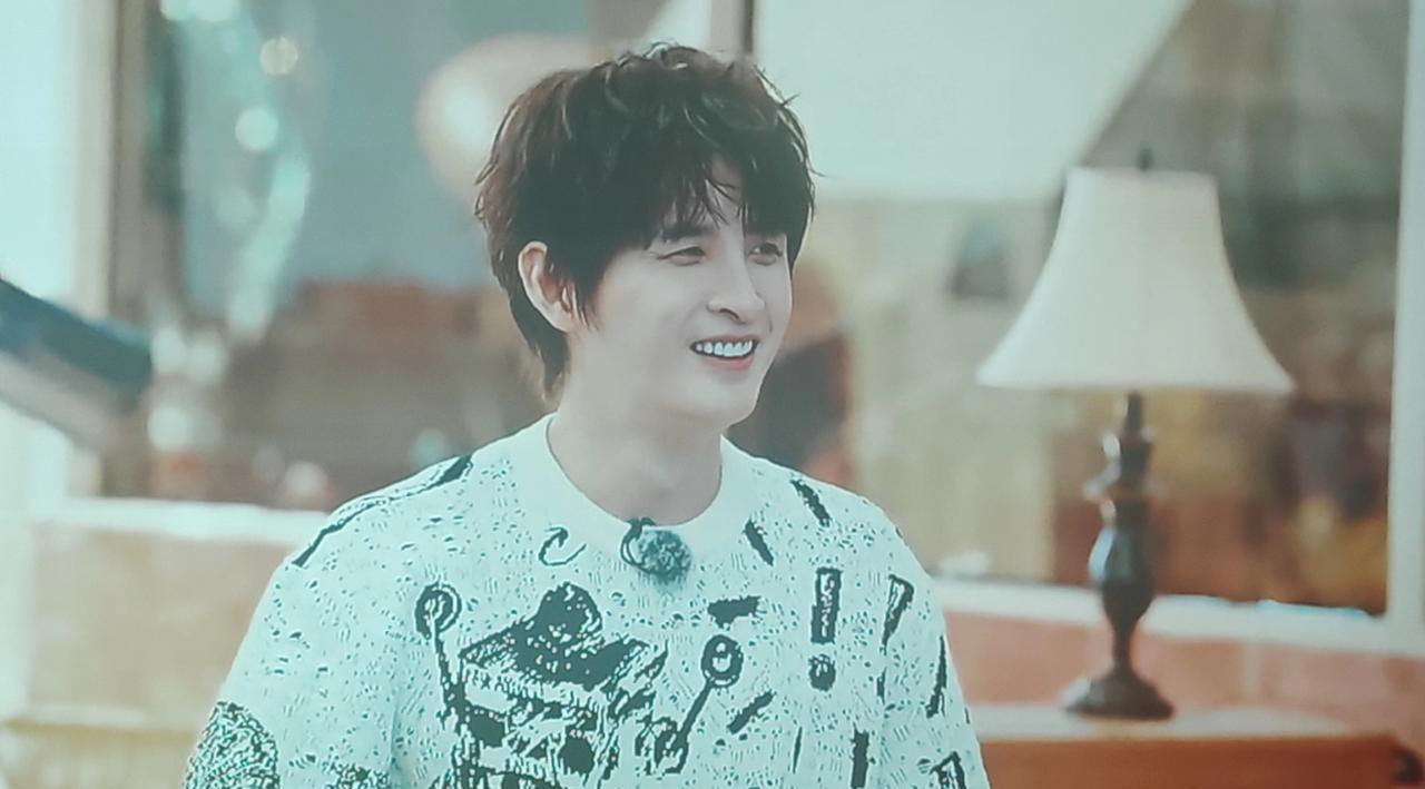 屏幕太小！陈楚生一句“调大点”，直接掀翻《老友记》！这帮老男人到底藏了什么惊