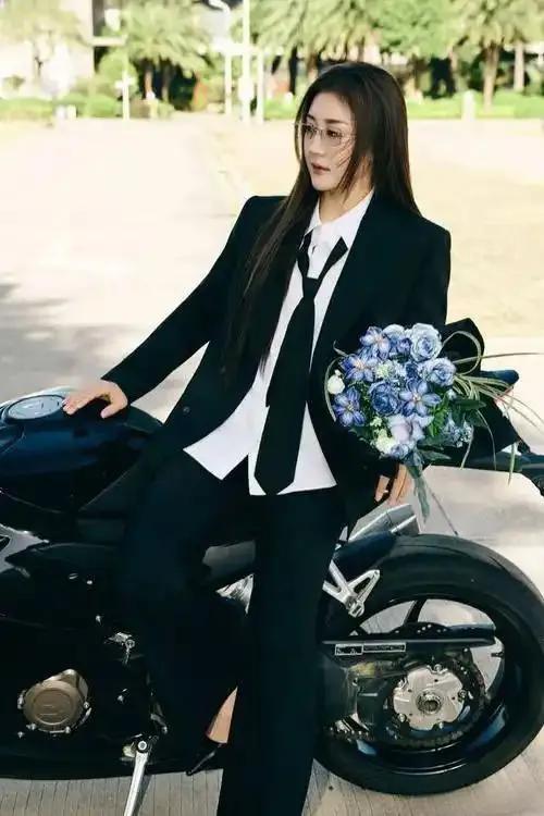 12月2日上午，山东举行了第十五届全运会总结表彰大会，祝贺山东获得金牌数第一，奖