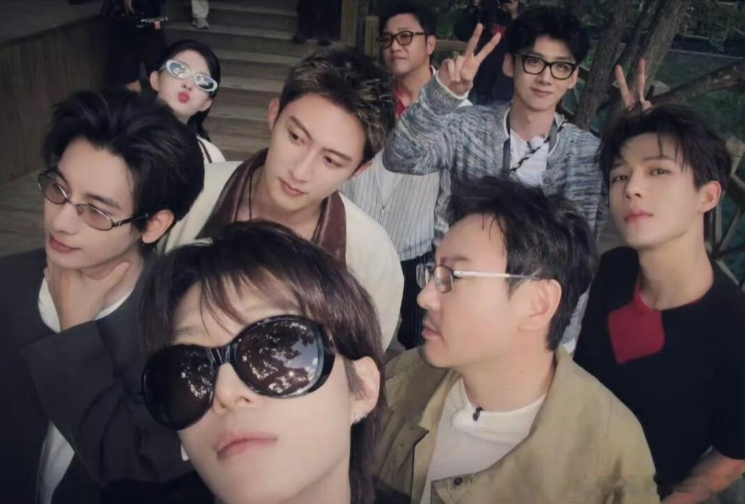现发女嘉宾换成王楚然，不少人直呼比金晨更加合适先导片和花絮一播，王楚然的存在感确实比金晨更强，主要是