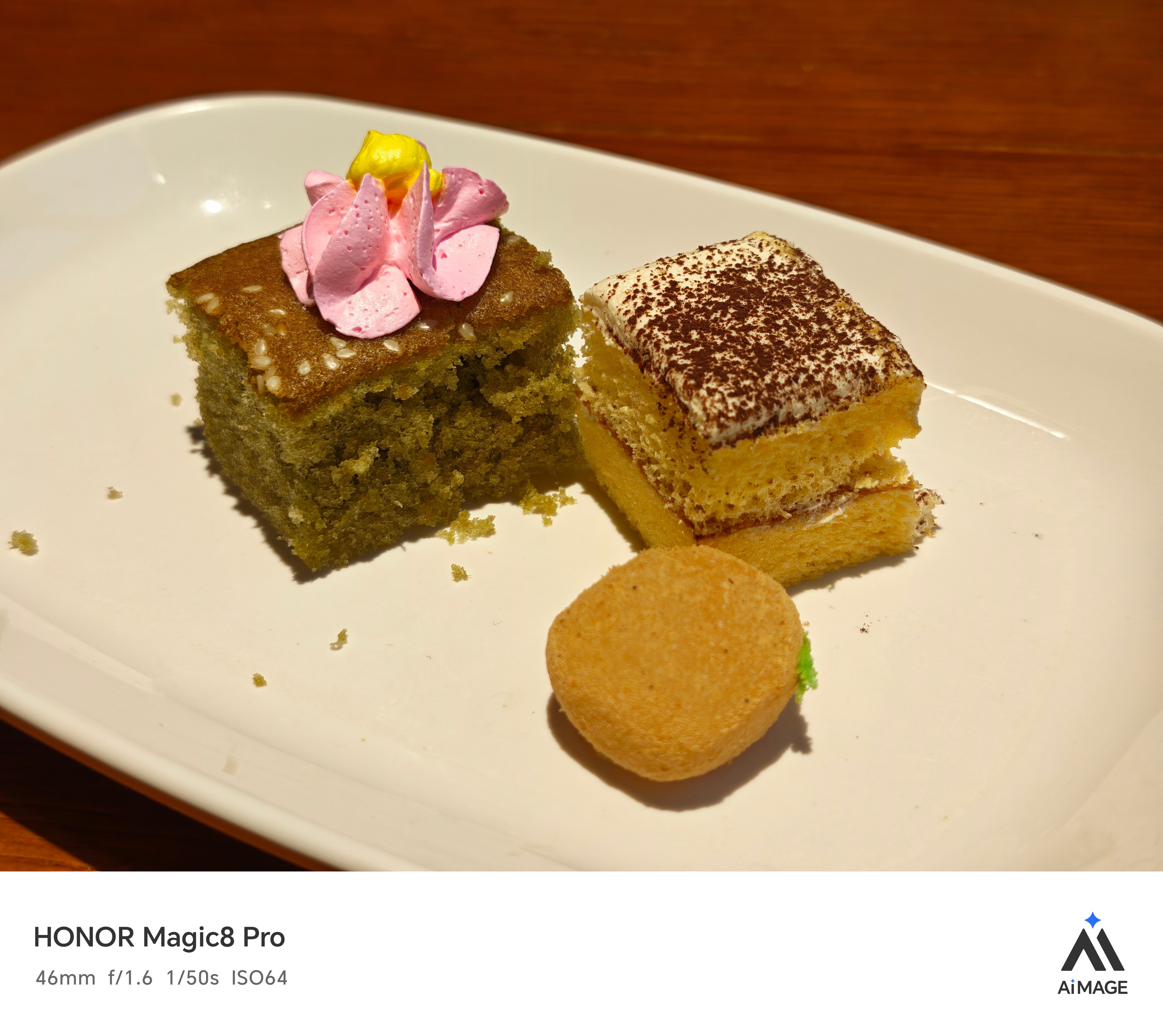 来一组用荣耀Magic8Pro随手拍的美食照，个人觉得在色彩上还是比较自然，没