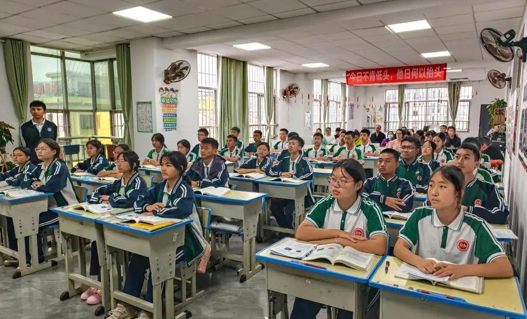 中考上岸重高中，回头看才发现：1、很努力了，还是考不上重高，只能说明两件事，