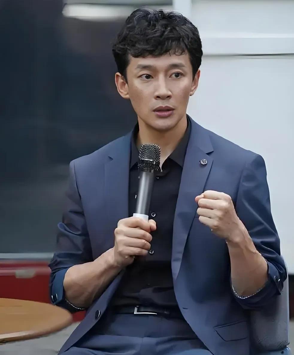 多磨练演技真的很有用，不信看看演员曹磊就知道了，就在电视剧《浴血荣光》中，曹