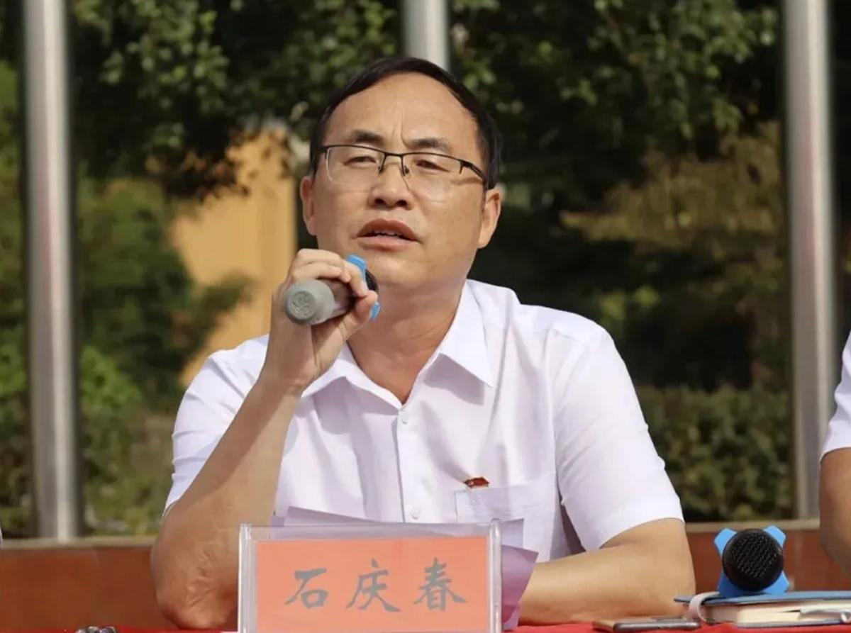 湖南湘西州花垣县民族中学之前的石校长上了热搜，估计学校的老师们都感觉很惊讶。那些