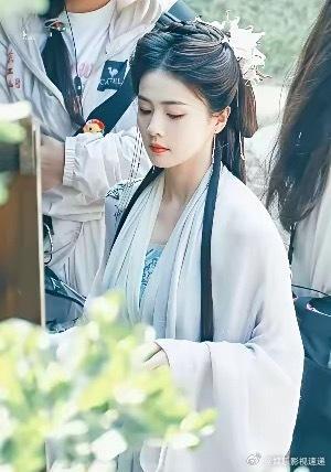刚刚在网上看了一篇文章，点名指出了当下娱乐圈部分女星，存在“片酬高但演技差”的现