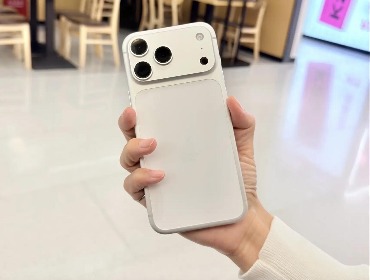 尊贵的iPhone17ProMax用户，珍惜你们最后5个月的高贵时间吧