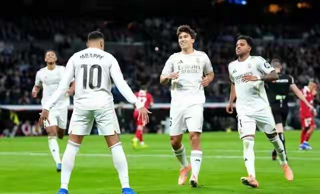 姆巴佩在皇马有多难，从射手榜和助攻榜就看得出来……！射手榜：姆巴佩以18球