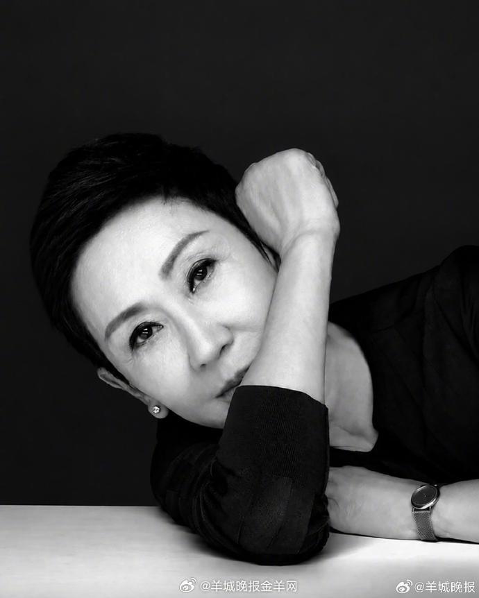 #施南生以一生从容守护香港电影#【“管家婆”谢幕了】施南生走了。75岁。消息是