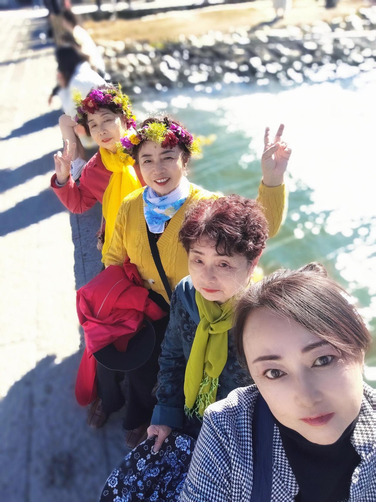 晒出你的相册里最好看的一张照片跟老妈大姨小姨在洱海的欢乐时光[比心][比心][比