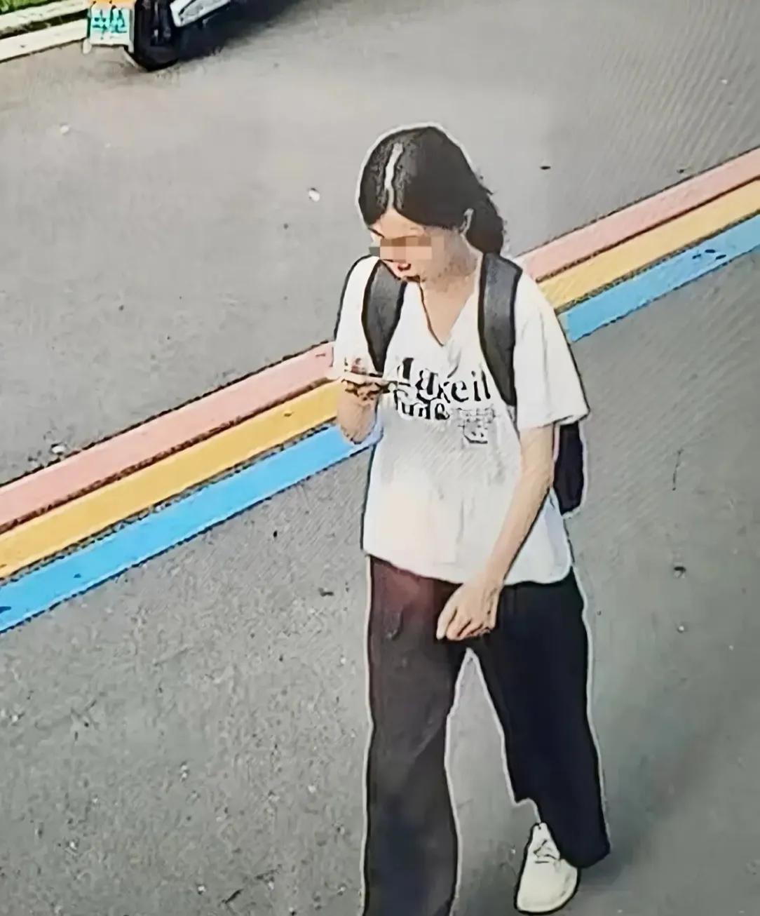 程梦圆还是太高估自己了本来是有一个朋友和她一起去的，但是却因为肠胃炎便放弃了，