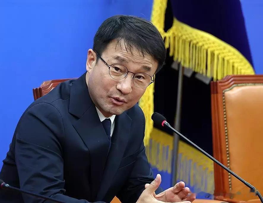 韩国共同民主党新任院内代表韩炳道在国会表示，政府即将公布的《重大犯罪侦查厅及公诉