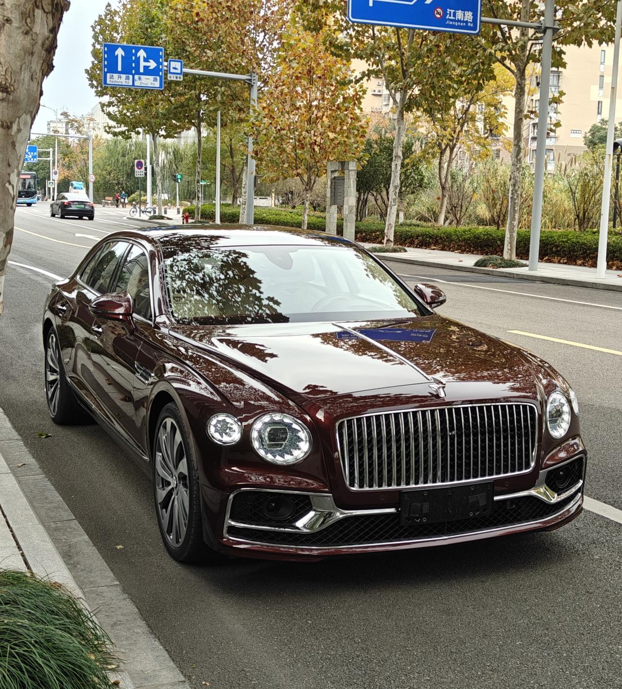 2021款宾利飞驰4.0TV8标准版的性能配置，完美诠释了“奢华底蕴与从容性