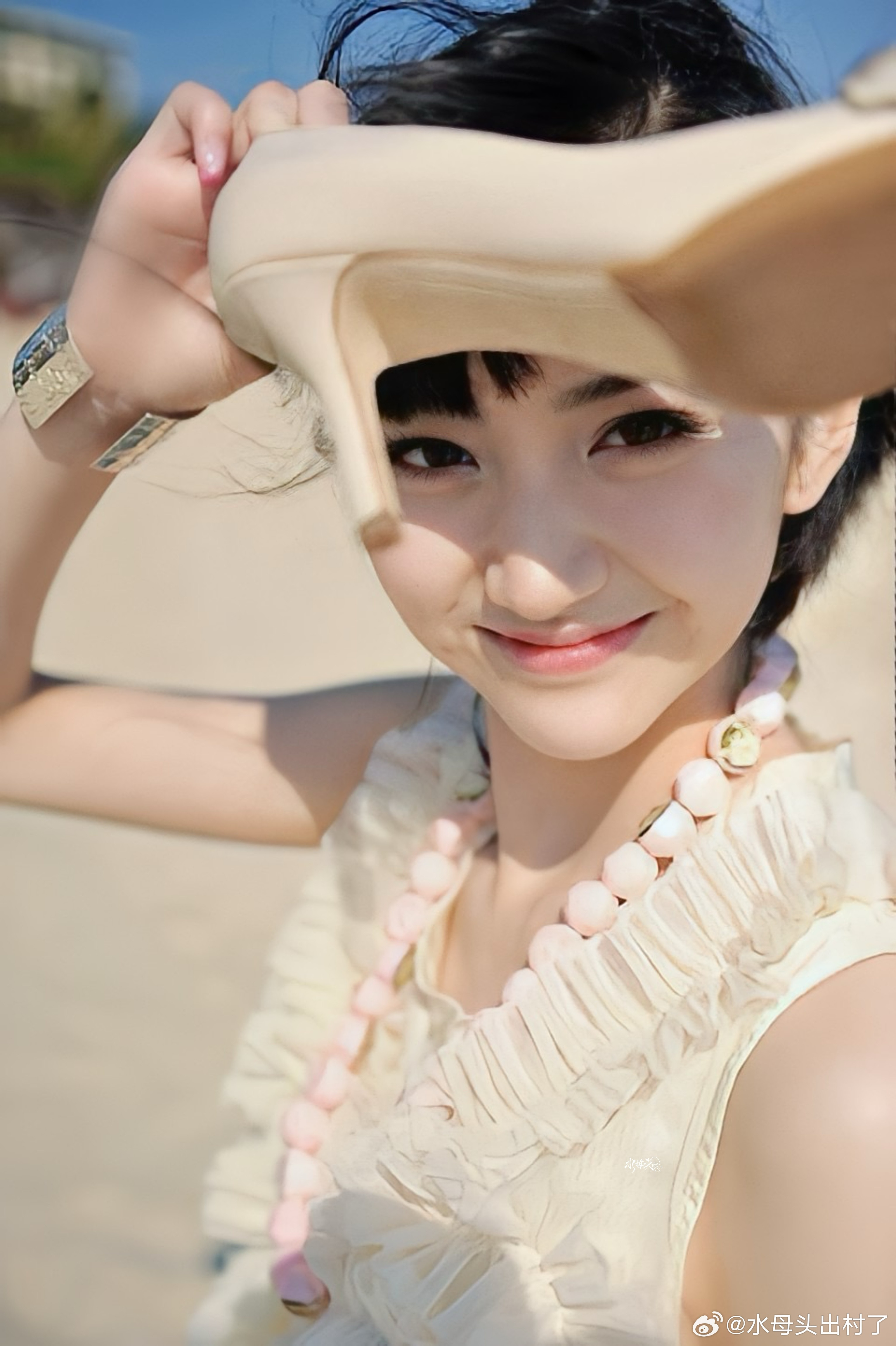 还是那个爱在海边沙滩跑的女孩