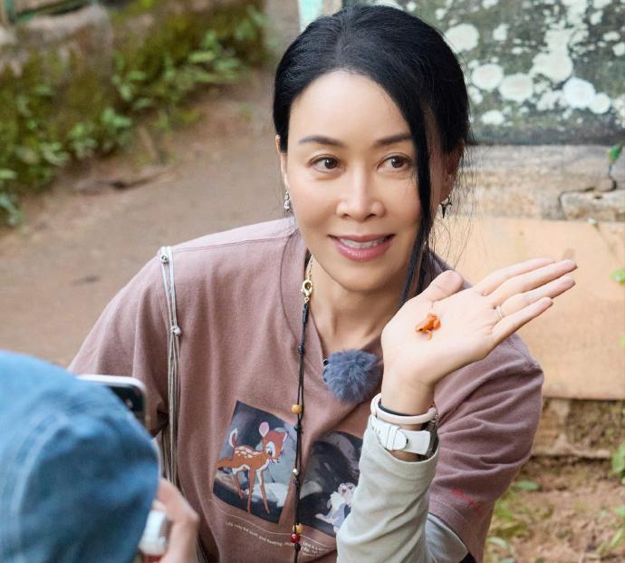 #那英老公否认带美女回家#这件事的重点，可能并不在所谓的真相，而在于