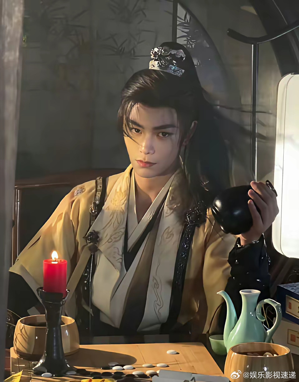 丁禹兮、李昀锐、敖瑞鹏，作为近一年爆火的95小生，发展趋势各有不同。​丁禹兮，《