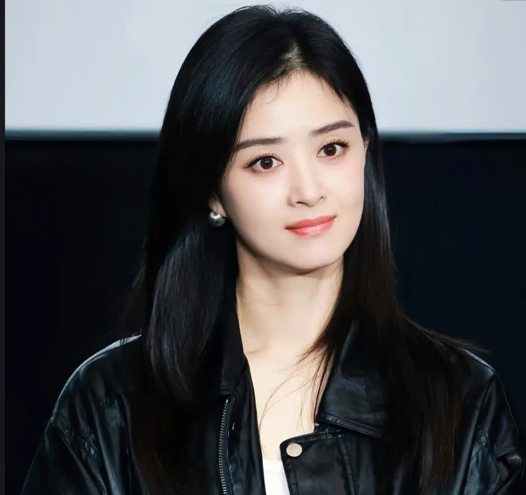韩红老师一语道破天机一次她点评蒋欣说演员一般有两个标准，一个是观众的认可