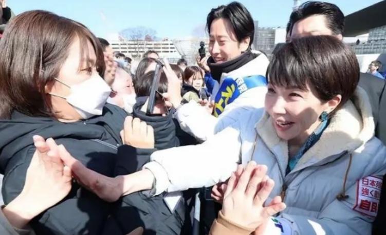 高市早苗突然间发文，宣布一个重大消息，竟然将中国说成“特定国家”！2月2号，