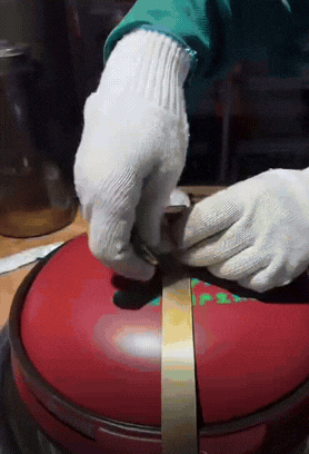 最近，一位到云南旅游的女子在网上分享了一段令人哭笑不得的经历。她在当地一家餐