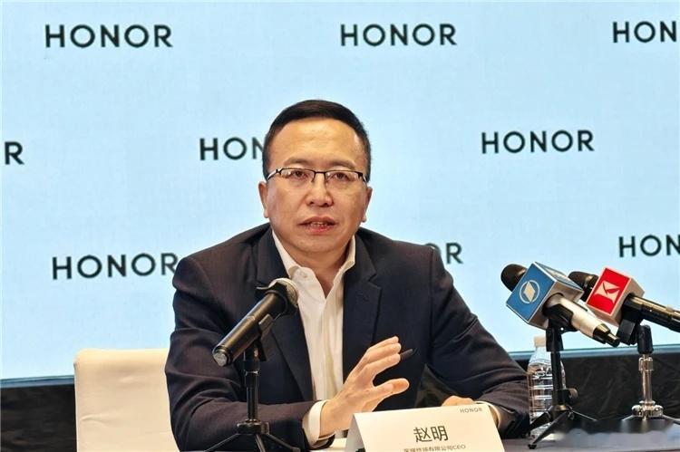赵明辟谣加盟智界有传闻赵明要加入智界汽车，后来经媒体求证赵明表示：不会的。说实