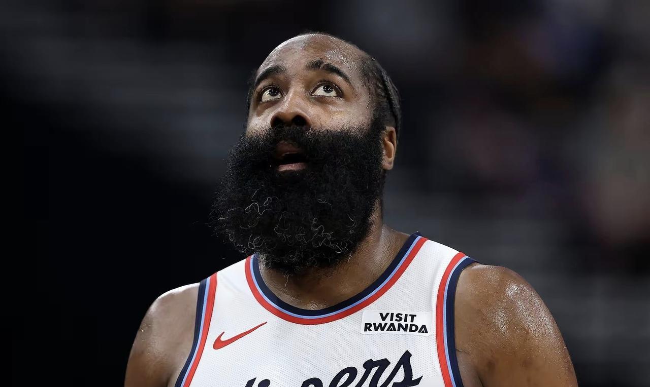 祖巴茨空砍33+18！快船105:120不敌骑士，伦纳德归来哈登又不行了？难道