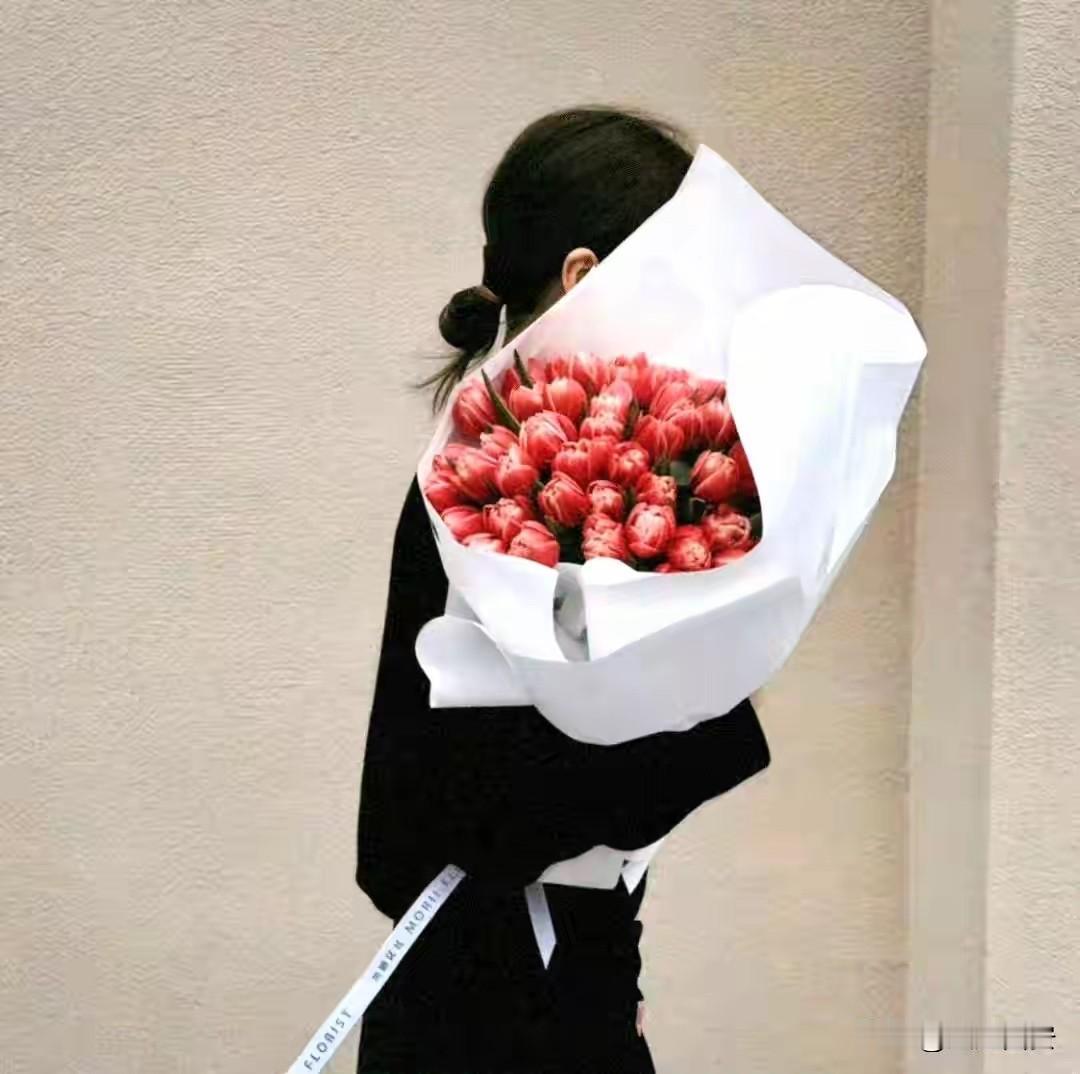 中年女人是不是这样？一：没有什么圈子，只有孩子和老公。二：重要场合，