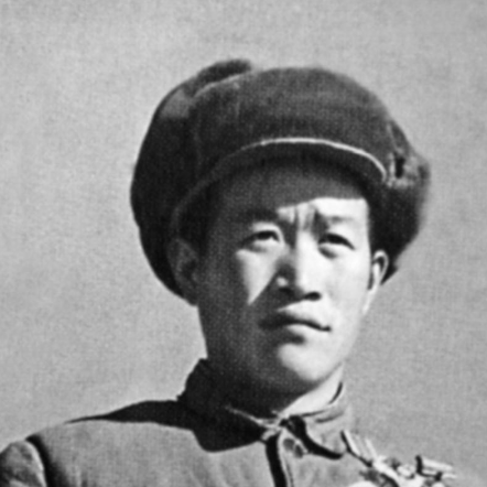 1964年，毛主席得知奇袭白虎团的英雄排长从朝鲜战场归来已11年，却依然只是副连