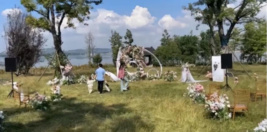 “一颗螺丝钉也没给留下！”江苏徐州，一婚庆公司花费7个小时，直至凌晨3点，婚礼场