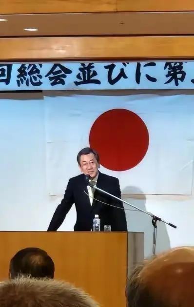 日本驻澳大利亚大使山上信回应我国外长提到的“日本有什么资格干涉台海”这个话题！是