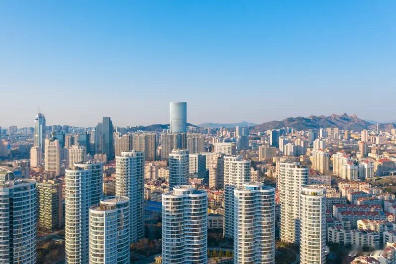 青岛楼市：统计局7月房价数据可以直观看到：青岛新房房价环比上涨0.1%，二手
