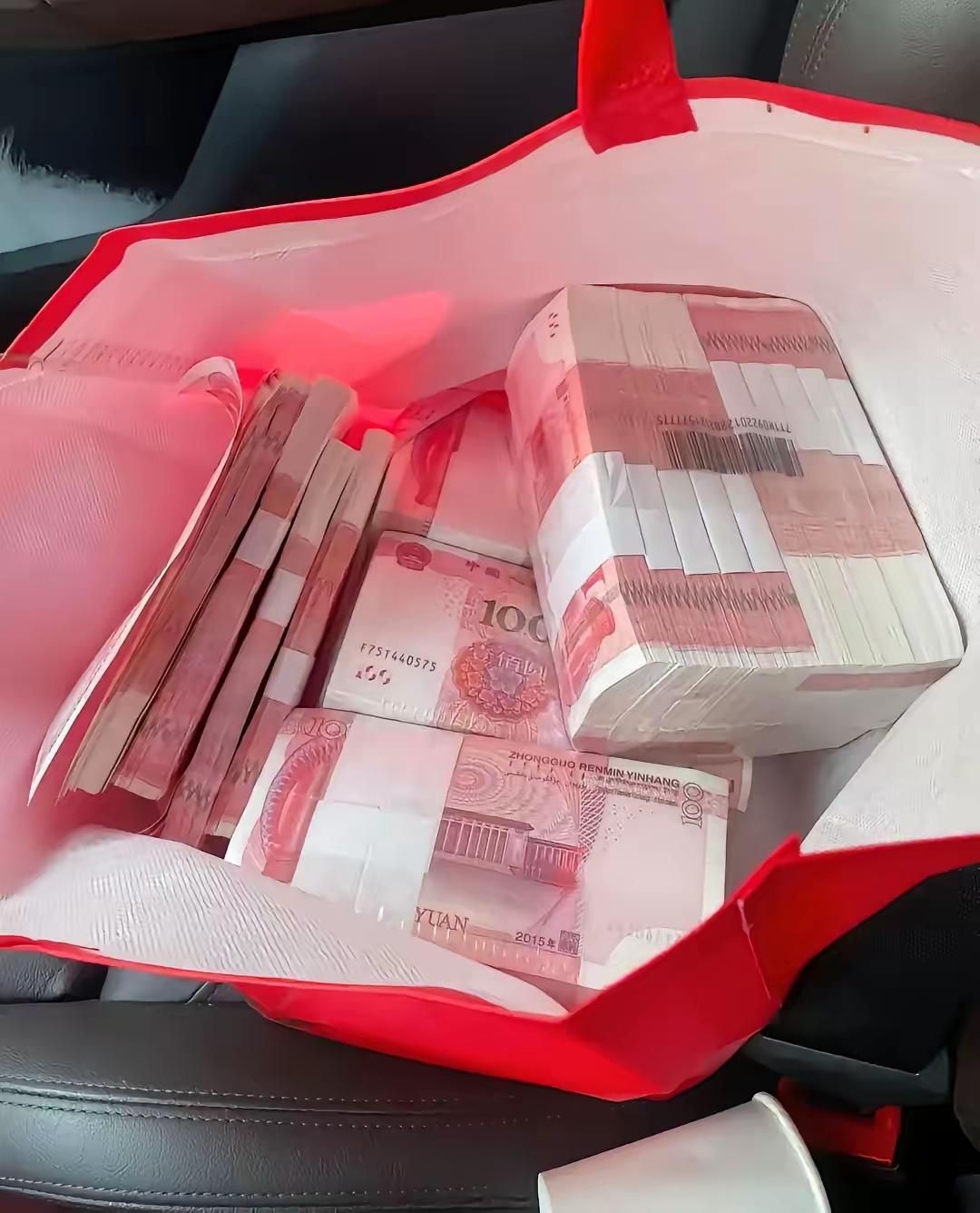 40岁有存款算不算顶级成功，得具体情况具体分析。从存款难度看，40岁有一两百万