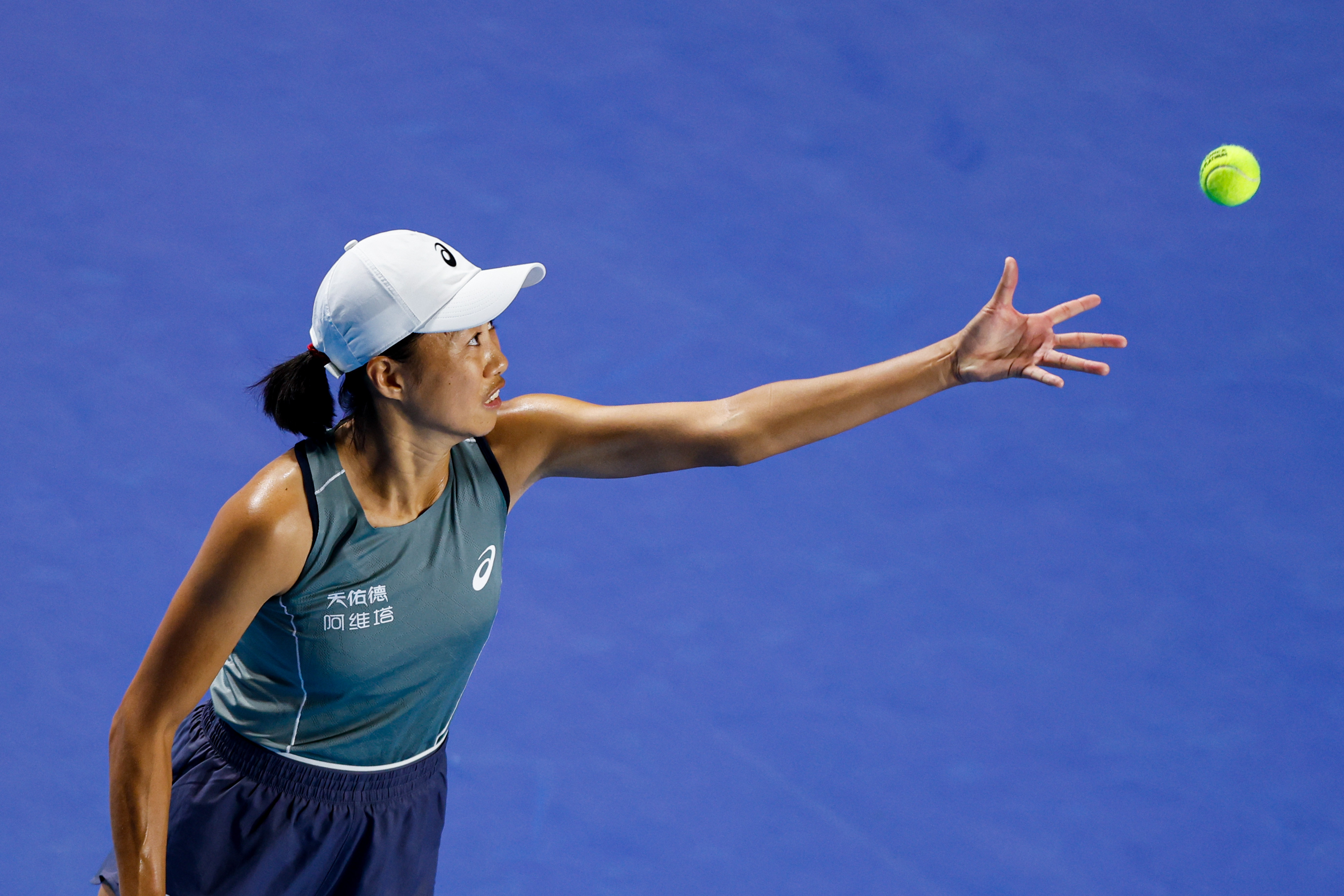 #张帅2比1克鲁格#WTA500布里斯班站单打首轮，中国金花张帅6-4、5-7