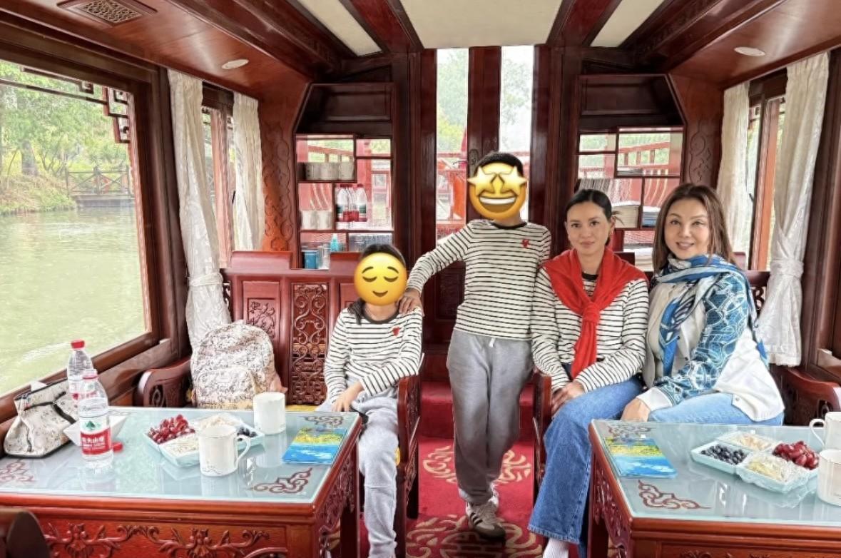 谢玲玲三代同堂畅游杭州，西溪泛舟尽享天伦诗意林建岳的前妻谢玲玲，离婚后的生活可