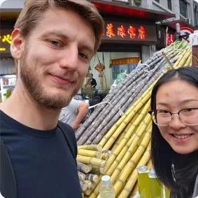 上海女孩网聊了一加拿大男子，男子春节期间飞来上海，两人腻歪了一个礼拜，男子就飞走