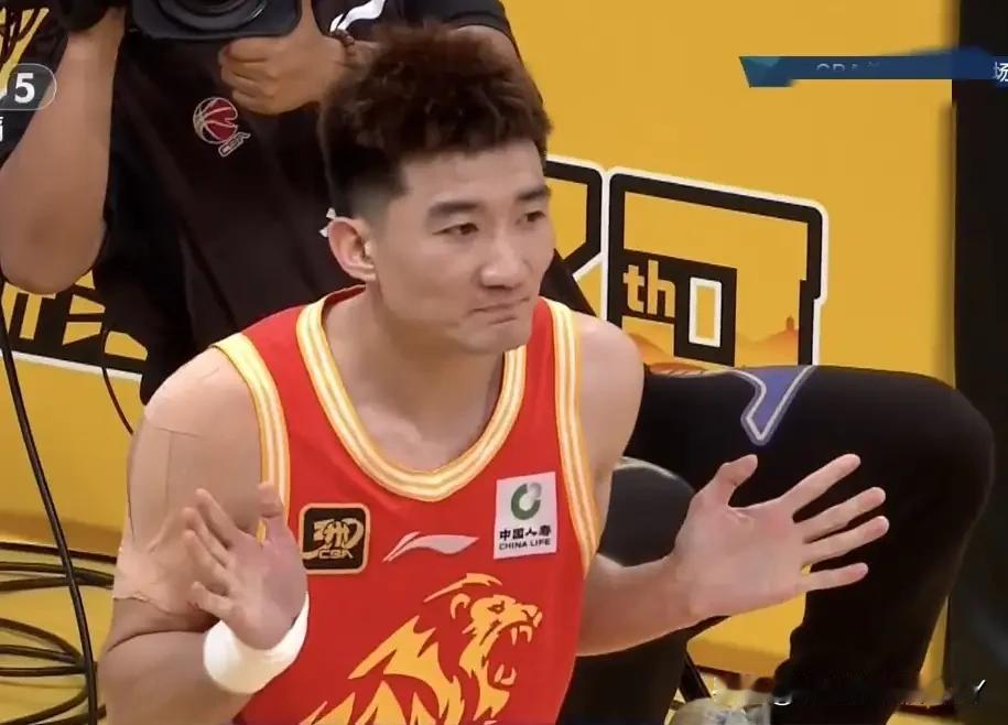 1月31日，CBA常规赛第22轮的浙江德比，彻底打变了味。积分榜榜首的广