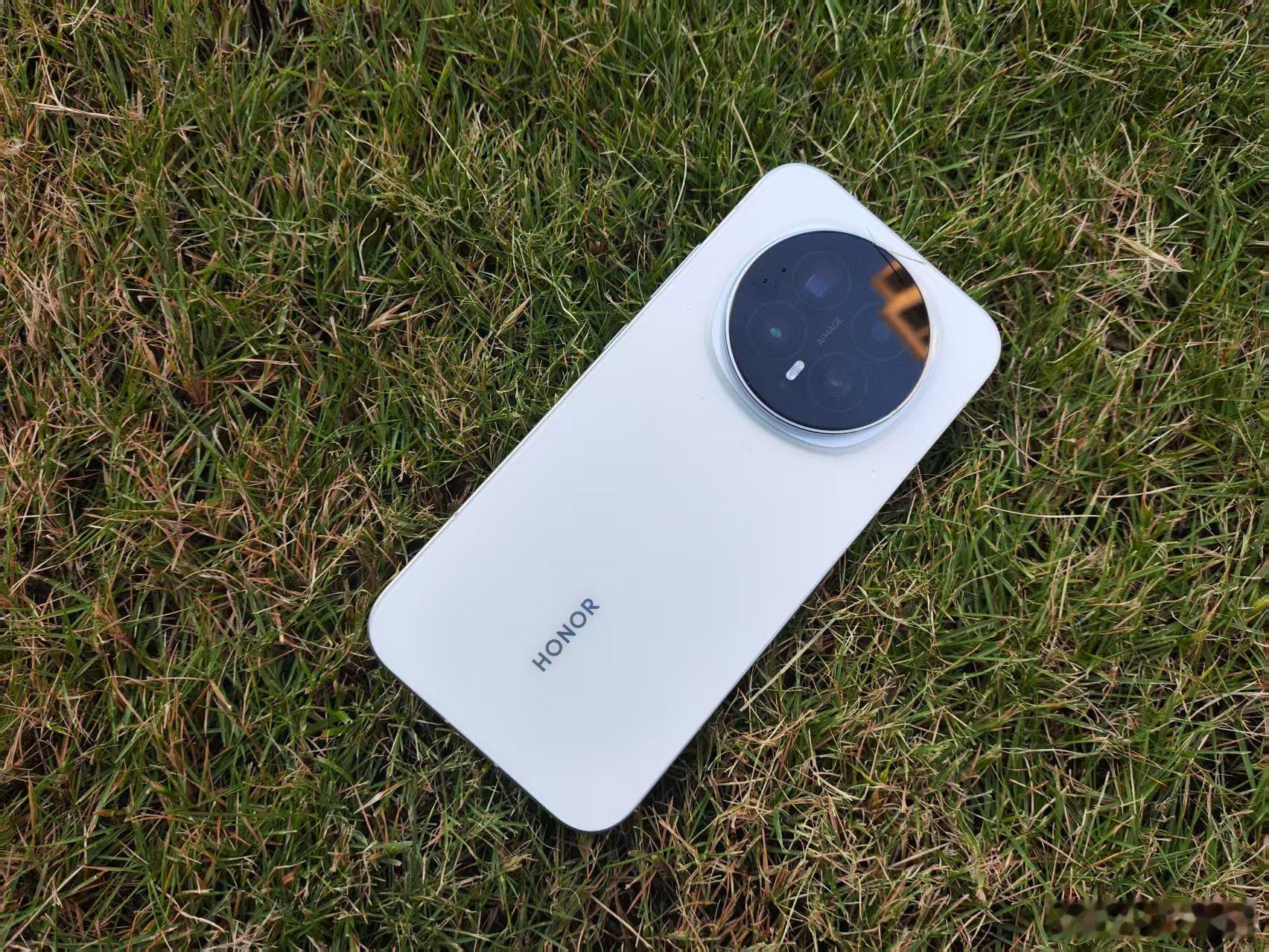 用了一个月荣耀Magic8，有些真实感受不吐不快，荣耀Magic8可能比你想的还