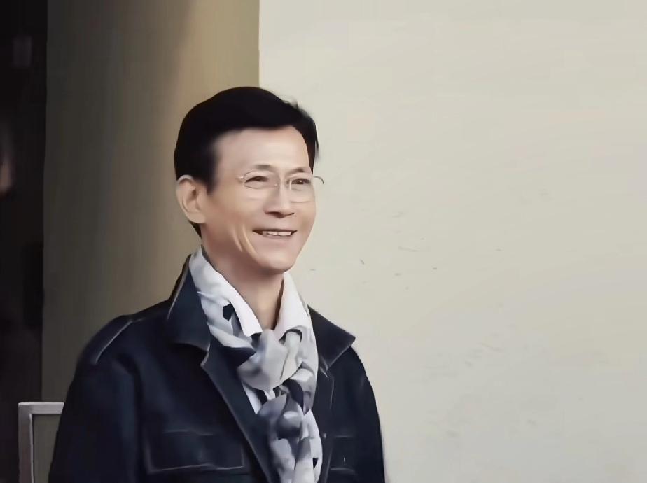 郑少秋这头发真好，他都快80岁了吧，气质这东西真的是天生的，帅了一辈子的男人