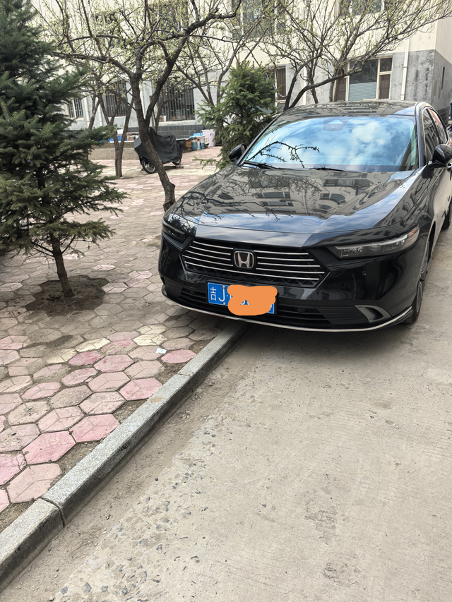 25年3月23日购买十一代雅阁260尊贵版，1.5t，操控性挺好的，给油就有速