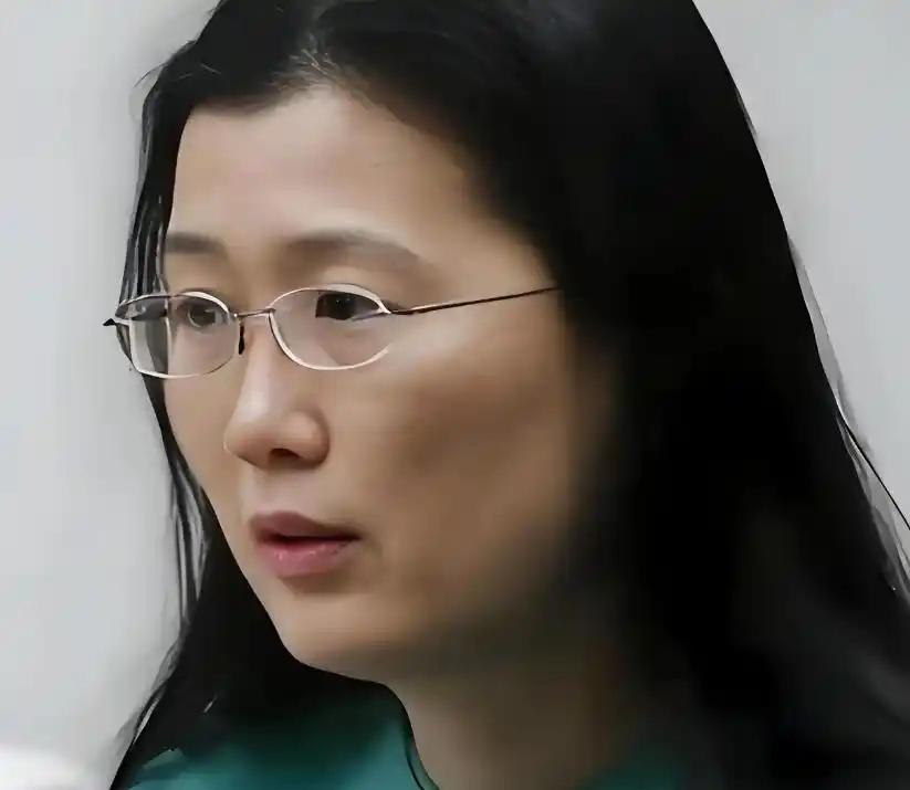 北大化学才女李天乐：潜伏在顶级药企工作十年，她利用职务之便，将其清华丈夫一点点“