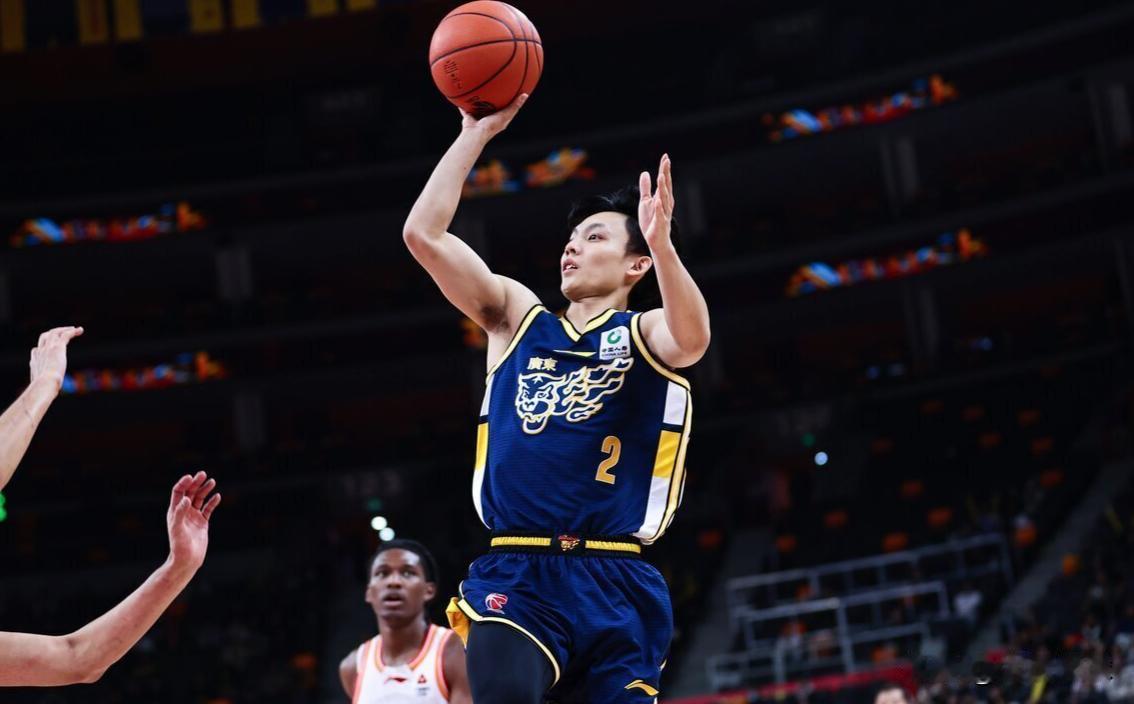 CBA前12轮结束！中国男篮12人名单预测，徐杰携小赵睿入选打日本随着广东男