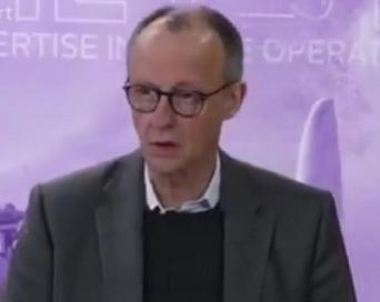 德国总理默茨直接放话美国，表示这件事就是美国做错了，美国这样做就是在放虎归山。