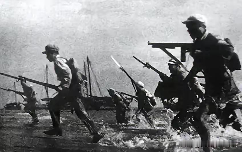 1950年，海南岛战役，我军两路并进连战连捷，韩先楚却突然敏锐察觉：“不对劲，薛