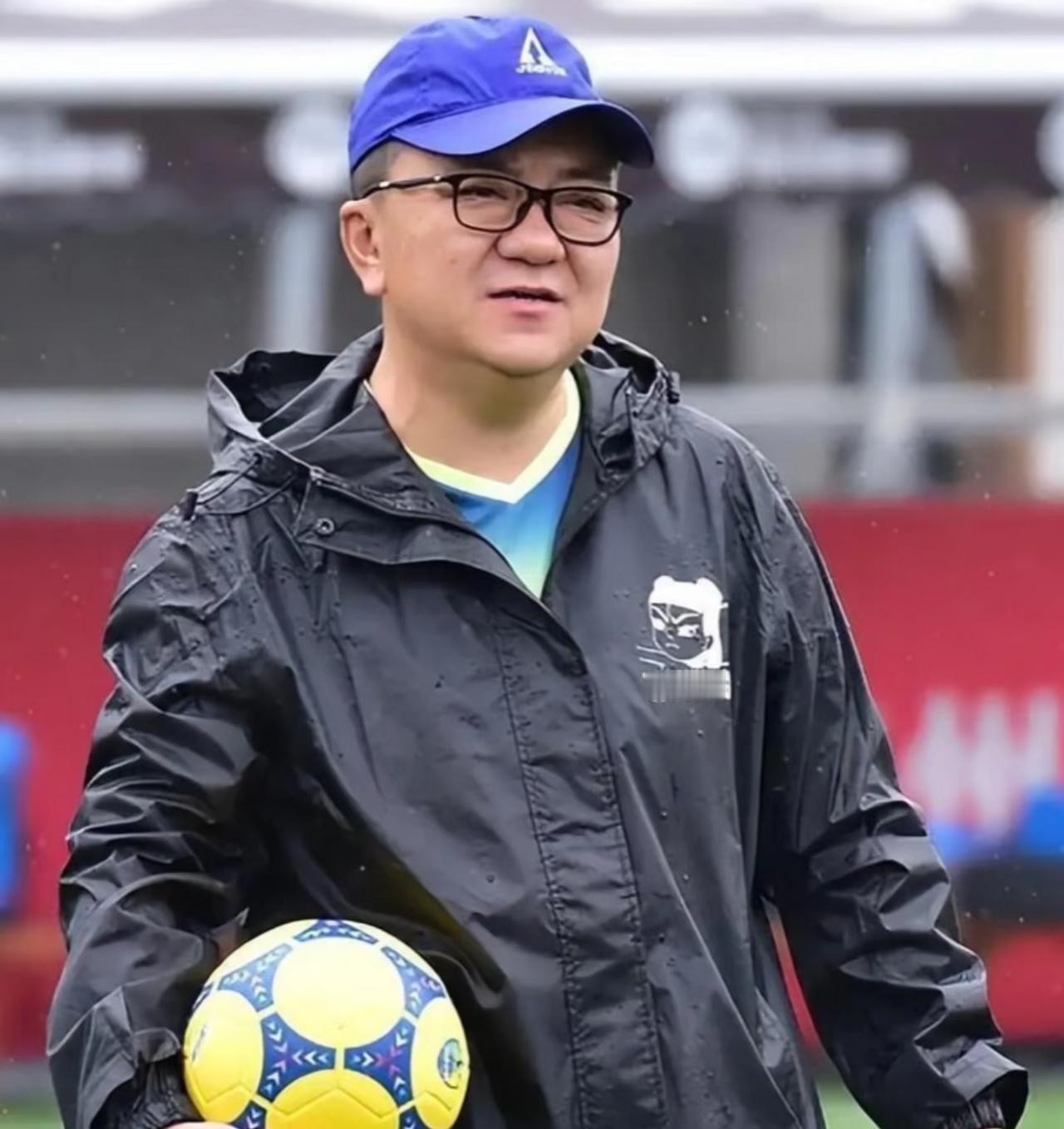 董路直播发火冲上热搜只因巴萨小将母亲采访只字不提他整件事的导火索，是14岁