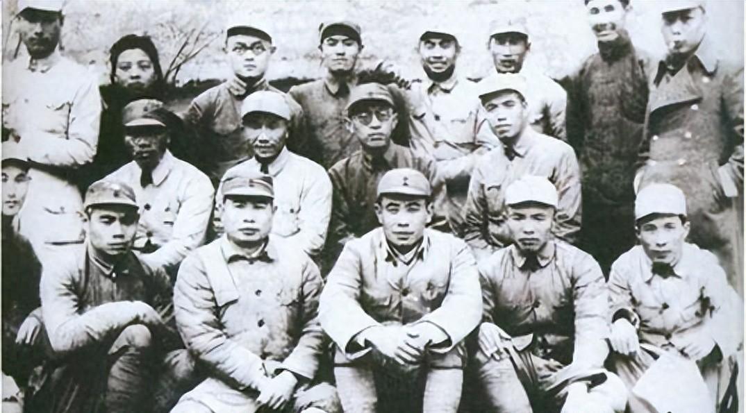 他被任命为兵团副司令仍主动要求兼任军长，因为自认还有艰难恶仗需要亲自指挥打赢，不