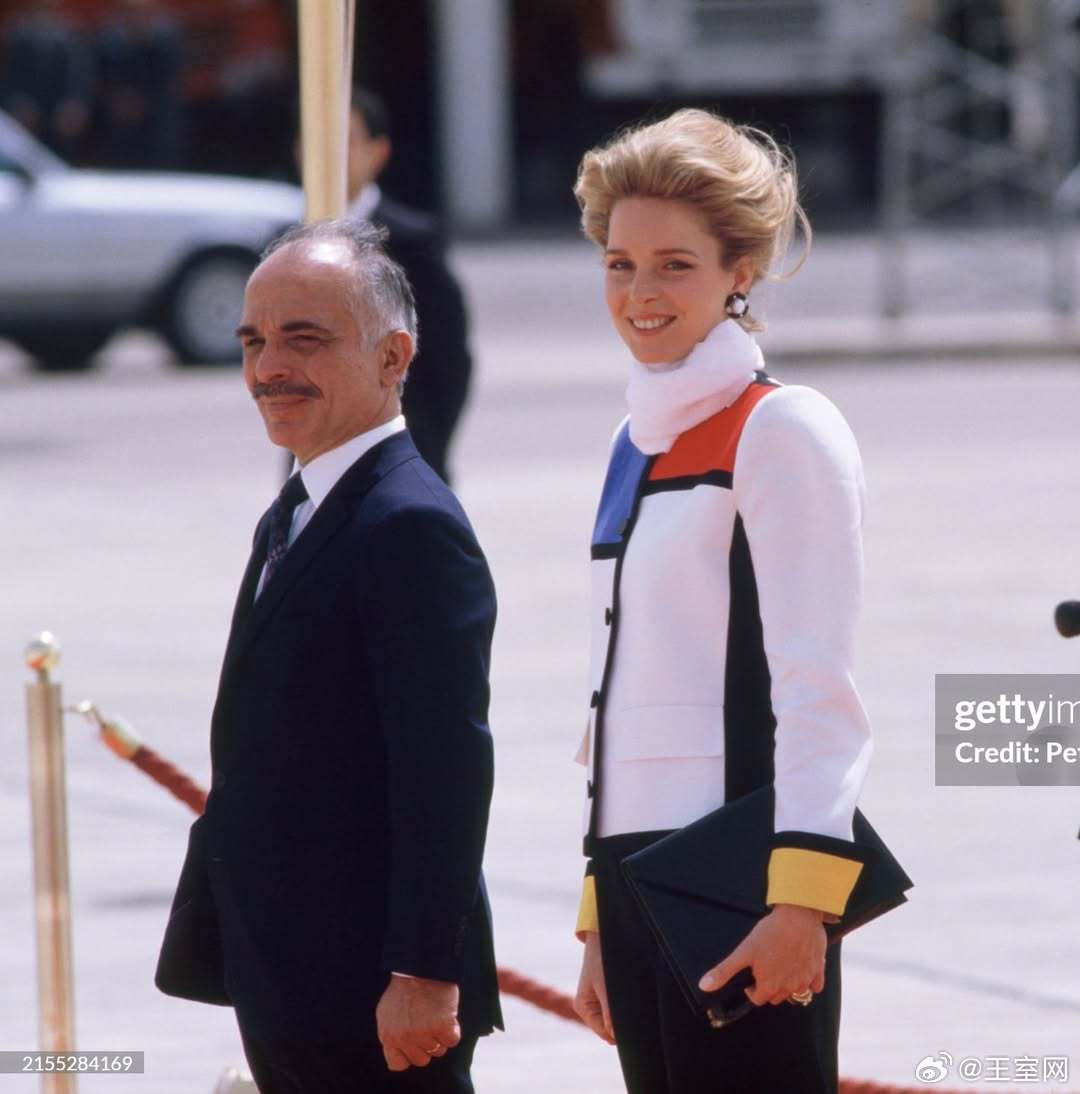 约旦王室🇯🇴怀念已故侯赛因国王和第四任妻子努尔王后的一些老照片。世界各国王