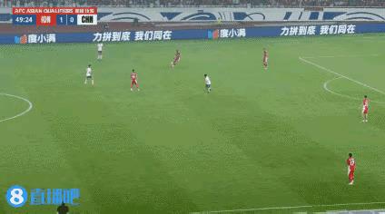 中国男足这个17号杨泽翔是怎么选进国家队的？场上他应该纯纯的卧底啊！是不是被印尼