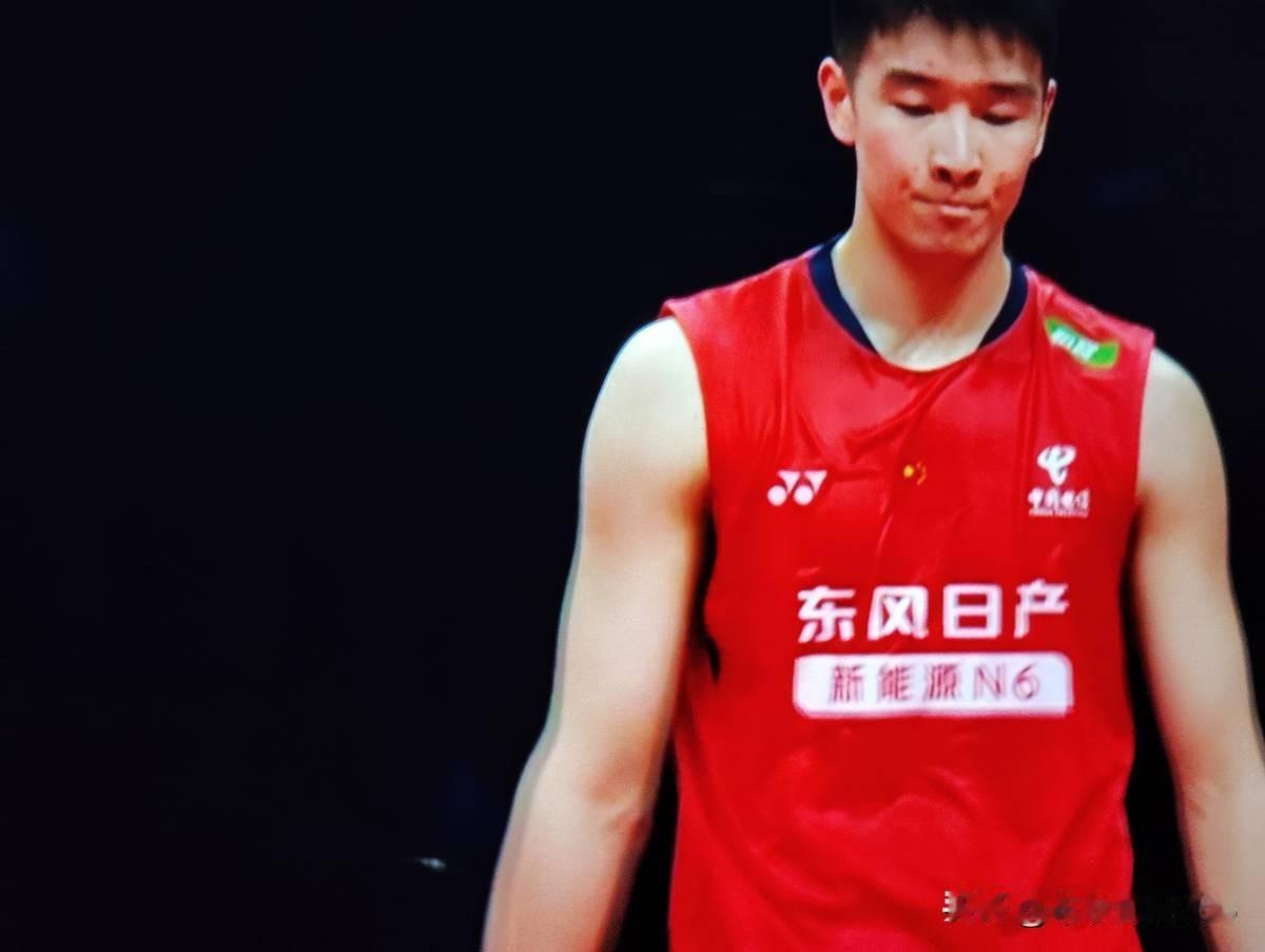 奈良冈功大今天这状态，真就跟换了个人一样。第一轮他干净利落地干了三号种子周天