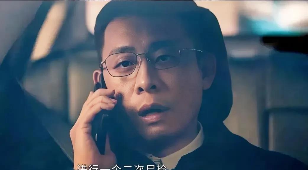 洪亮将二次尸检主动告诉李长骏其实是指导组在下一盘大棋。既然查出乔振兴的死亡有疑